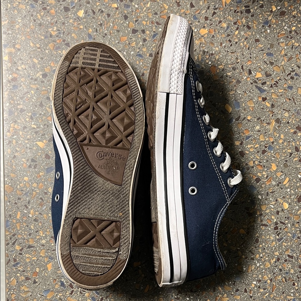 Converse Chuck Taylor Low Tops - Picture 3 of 4